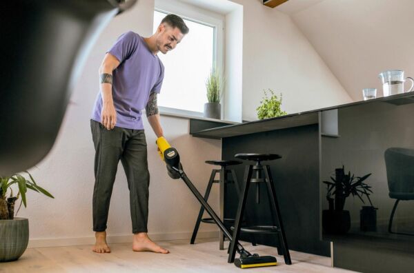 Karcher VC 4 Cordless Myhome 21.6 V Kablosuz Şarjlı Dikey Süpürge