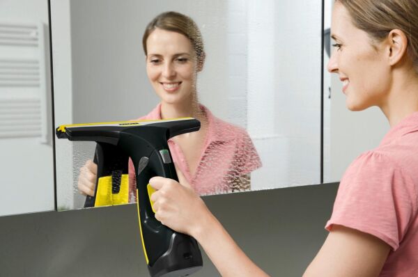 Karcher WV 2 Black Edition Cam Temizleme Makinesi