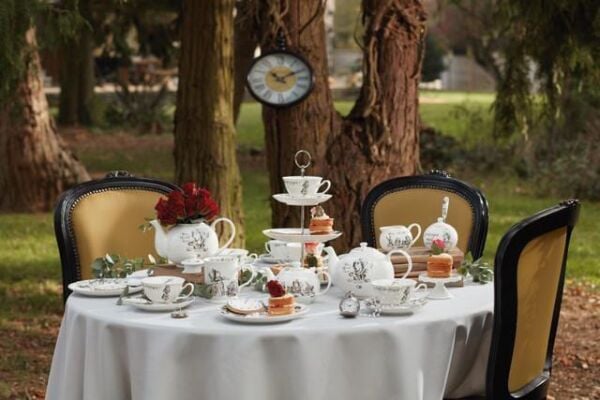 Mikasa x V&A Alice In Wonderland Porselen 3 Katlı Kek, Pasta Standı