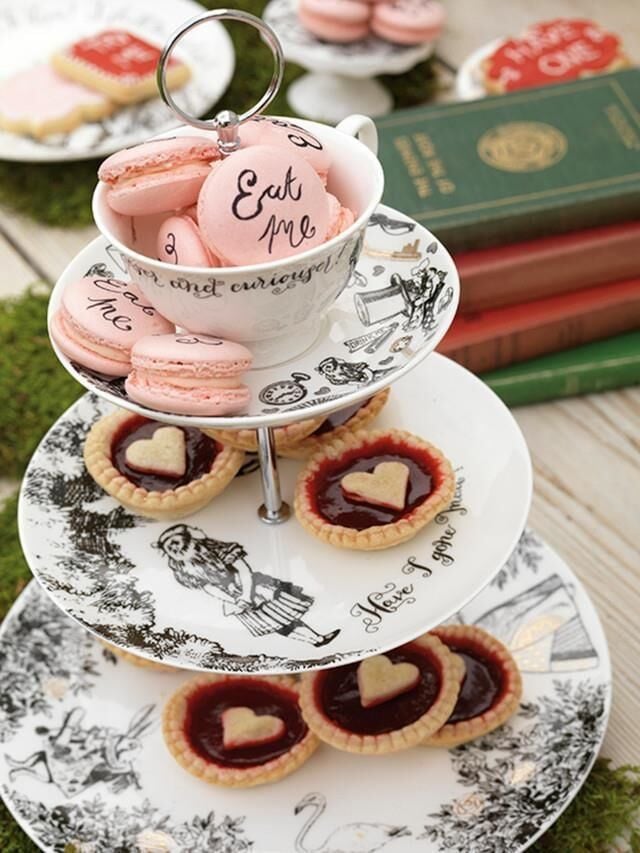 Mikasa x V&A Alice In Wonderland Porselen 3 Katlı Kek, Pasta Standı