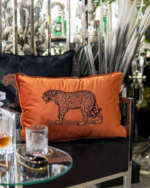 Mikasa Moor Leopar nakışlı siyah 55x55 Yastık