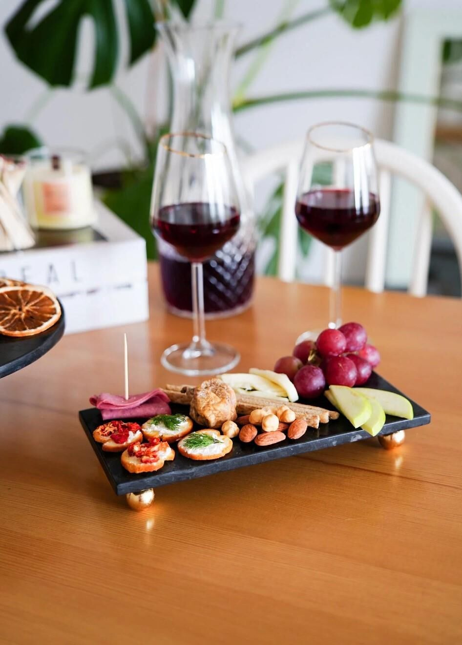 The Mia Marbre Mermer Boncuk Ayaklı Servis 30x15 cm Siyah