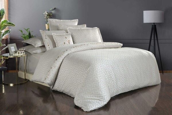 Sarev Bratislava Saten Nevresim Takımı Bej Çift Kişilik