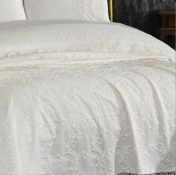 Nazik Home Juliette Dantelli Nevresim Takımı Ve Pike 7 Parça Seti Krem Çift Kişilik